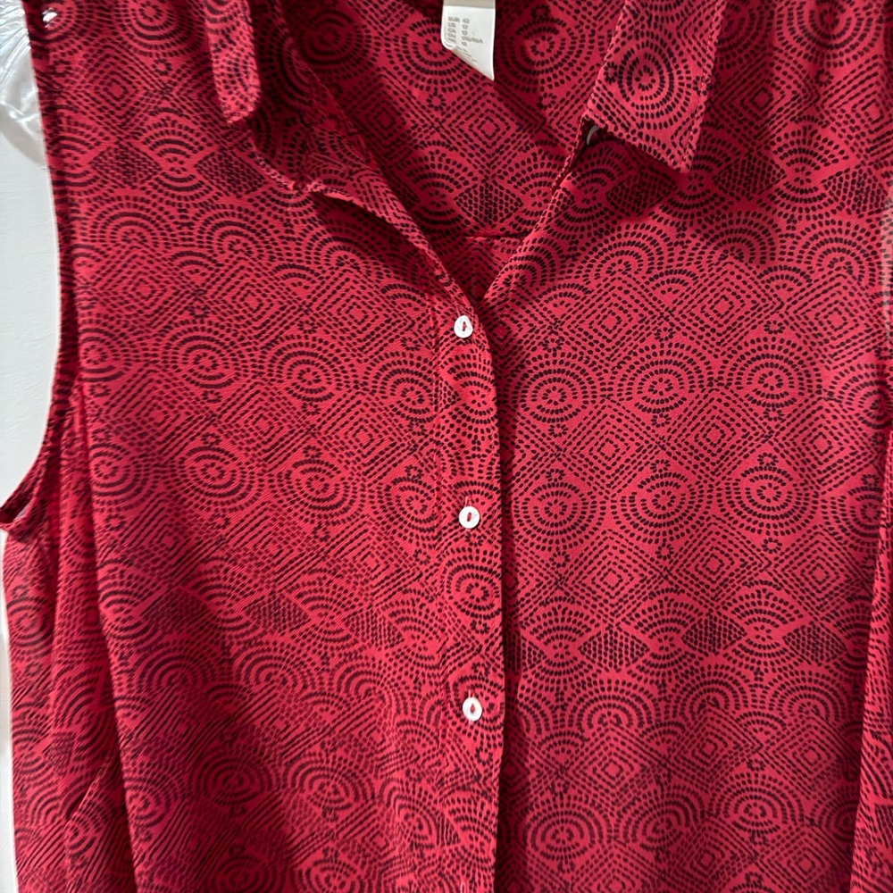H&M Red Sleeveless Button Down Blouse